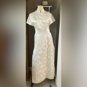 Classic Brocade Chinese Cheongsam/ Qipao Dress with Tulip Prints Ankle Length
